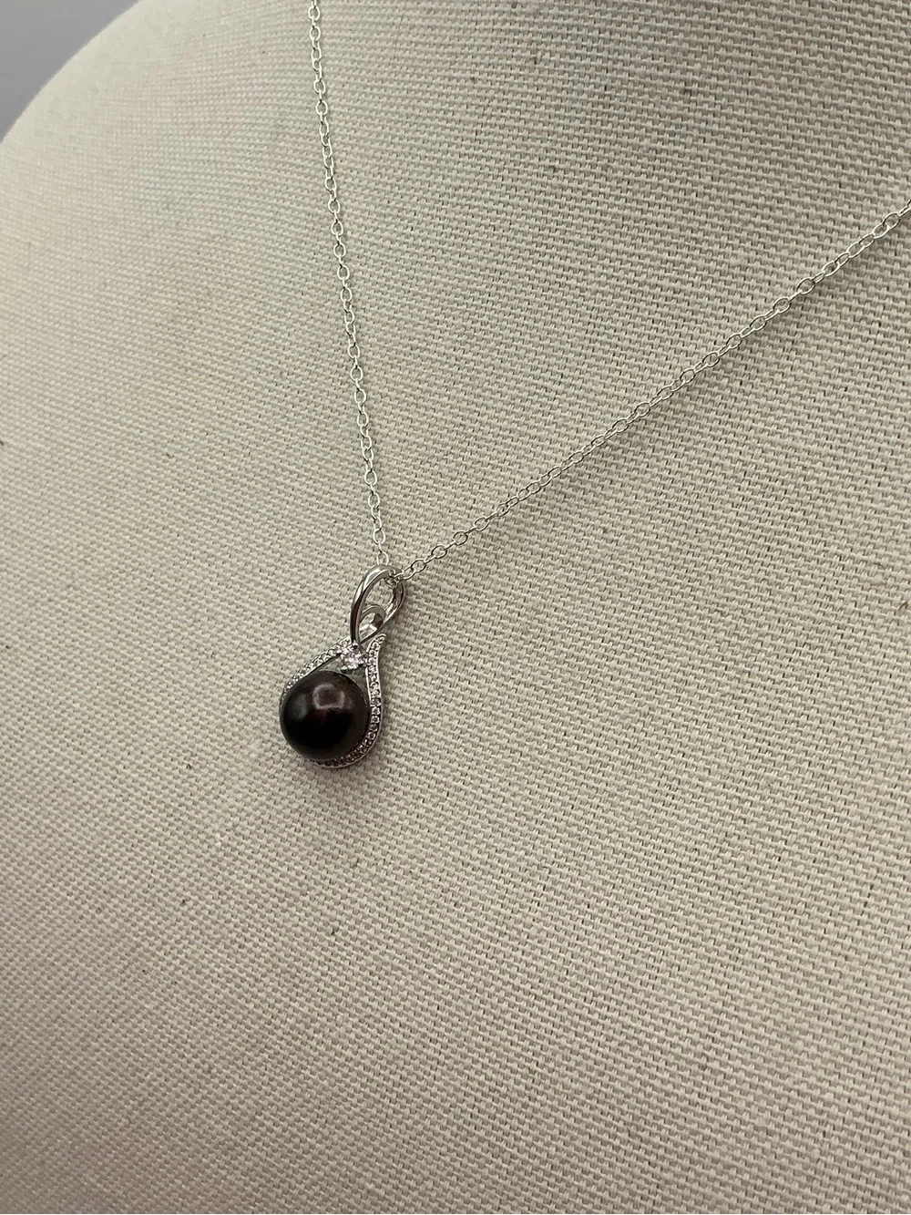 Silver Tone Black Pearl Teardrop Pendant Necklace